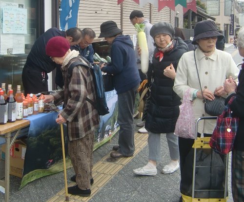 月山。旬の朝市が開催されました！